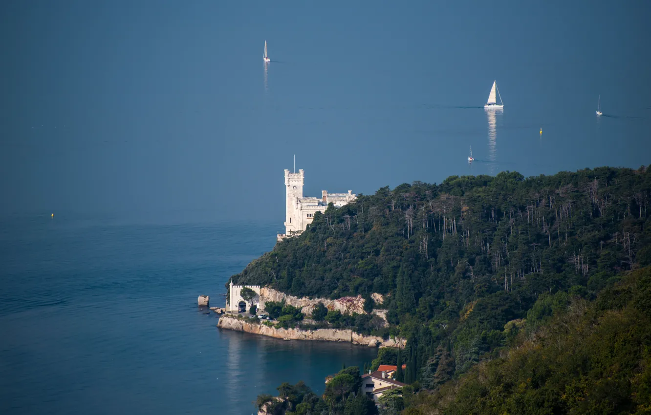 Фото обои море, яхта, Италия, парус, Триест, замок Мирамаре