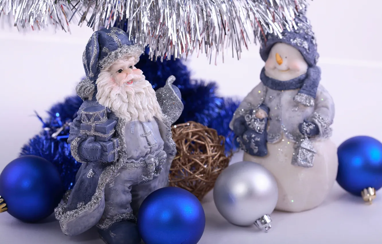 Фото обои синий, шары, серебряный, мишура, Дед Мороз, Снеговик