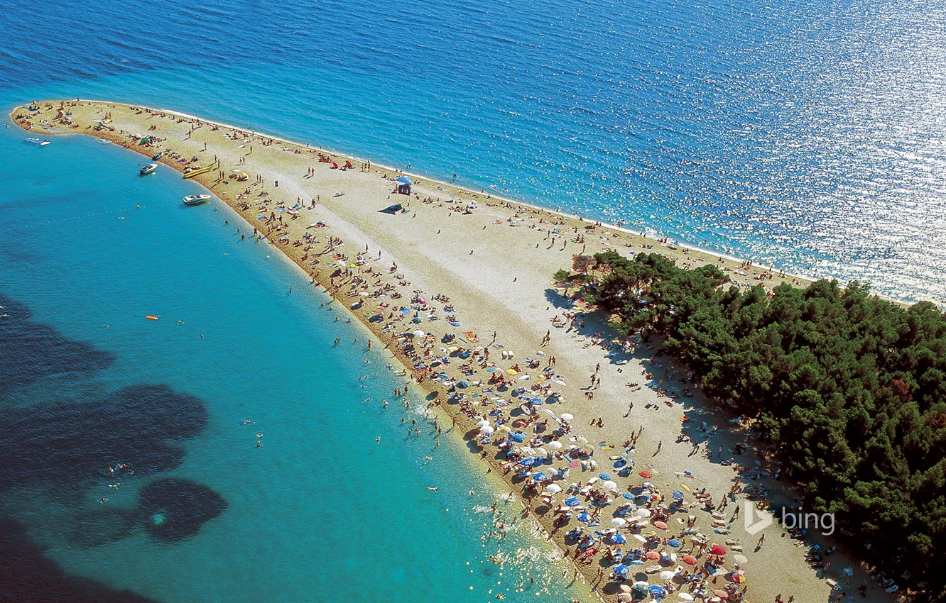 Фото обои море, люди, отдых, остров, коса, курорт, Хорватия, Брач