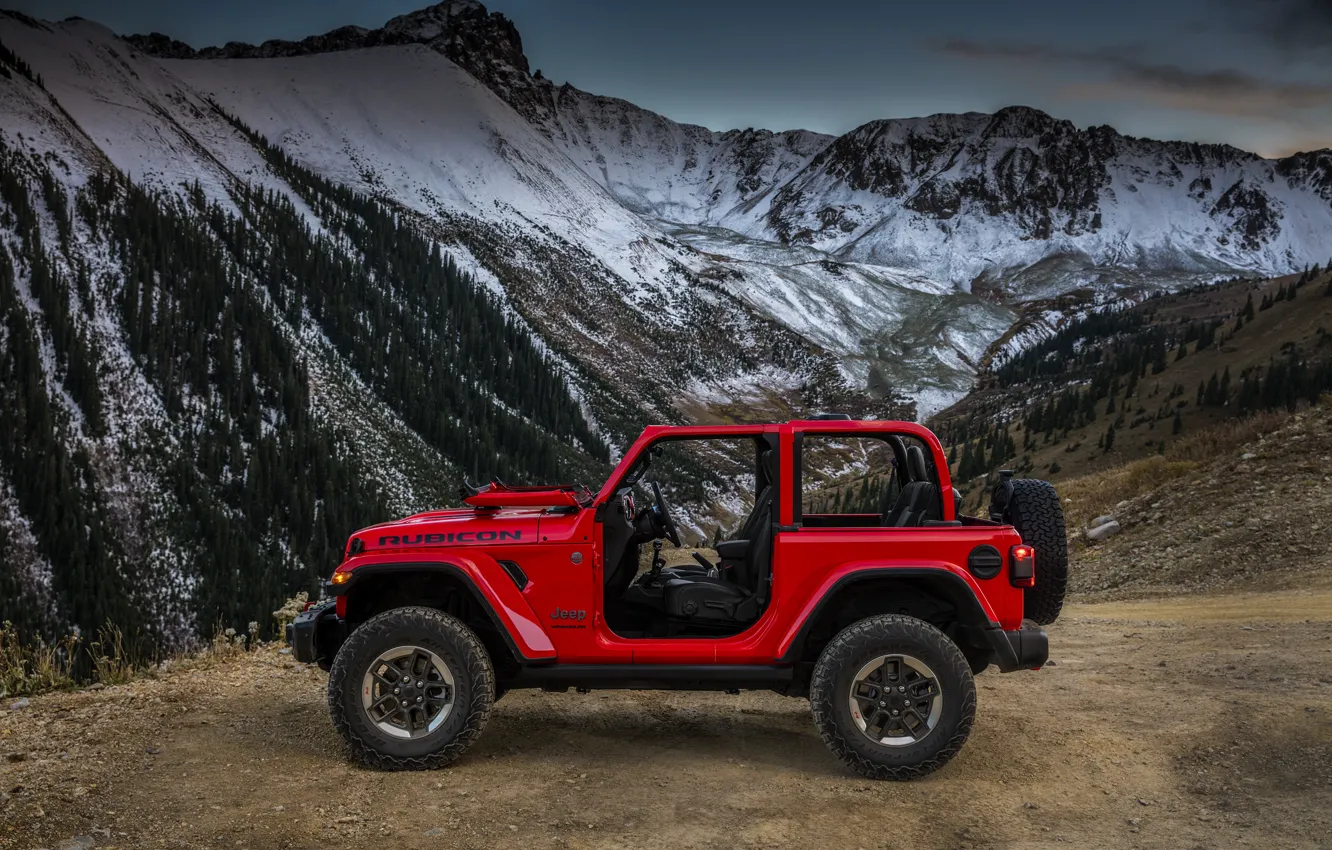 Фото обои горы, красный, стоянка, профиль, 2018, Jeep, Wrangler Rubicon
