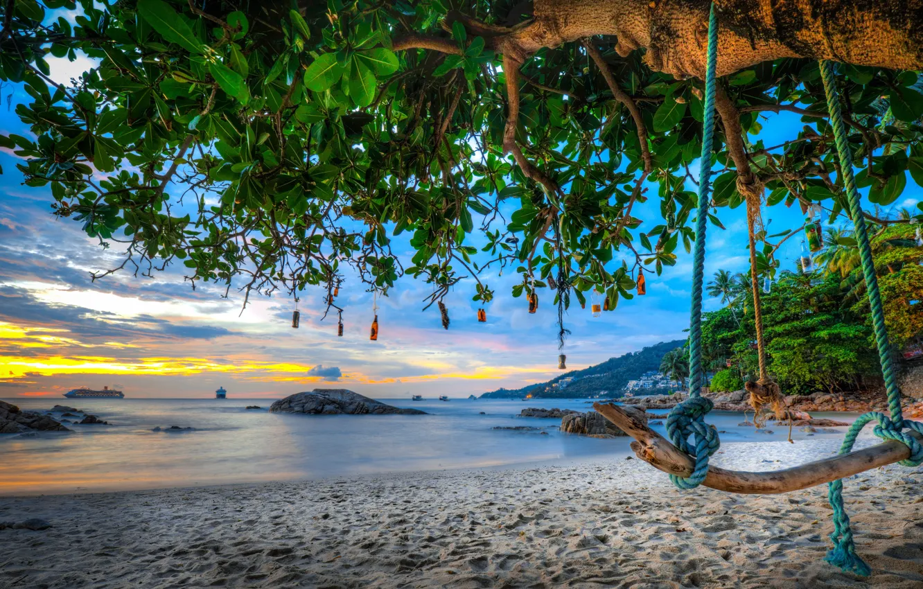 Фото обои песок, море, пляж, деревья, качели, побережье, бутылки, Тайланд