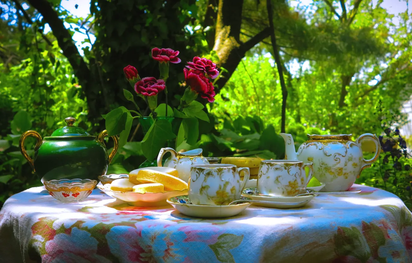 Фото обои стол, чай, посуда, герань