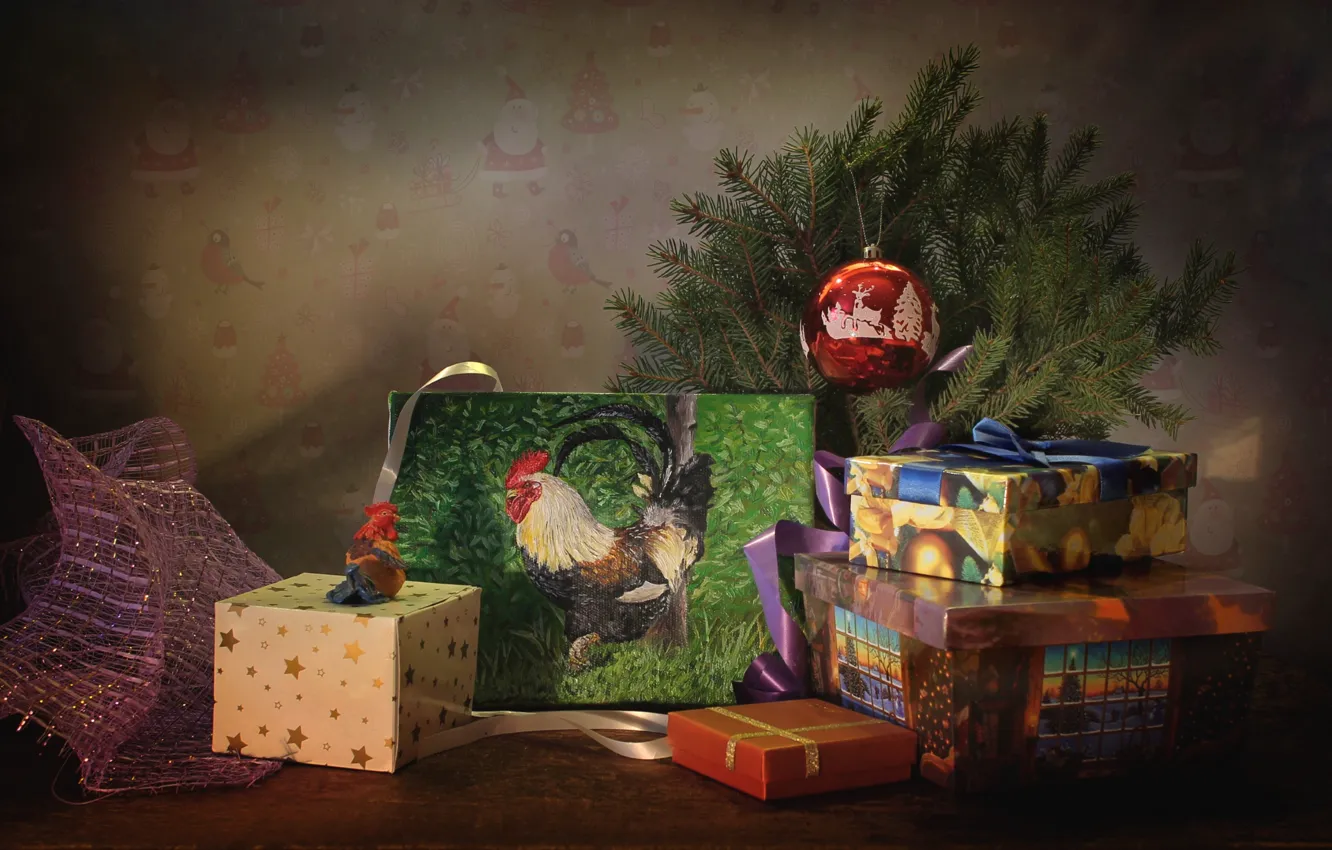 Фото обои праздник, игрушки, елка, картина, подарки, коробки, 2017, год петуха