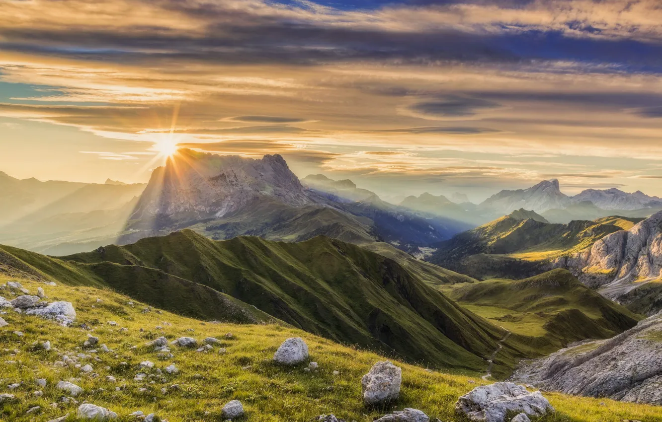 Фото обои солнце, горы, скалы, склон