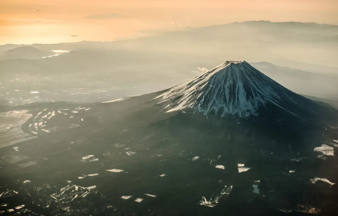 Фото обои свет, Япония, долина, дымка, гора Фуджи, Фудзияма