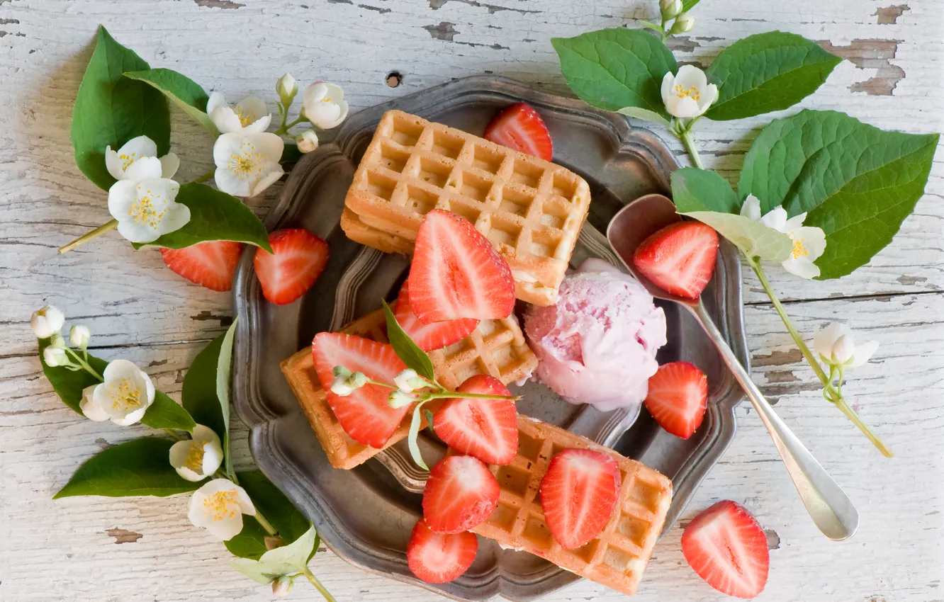 Фото обои ягоды, клубника, мороженое, вафли, жасмин