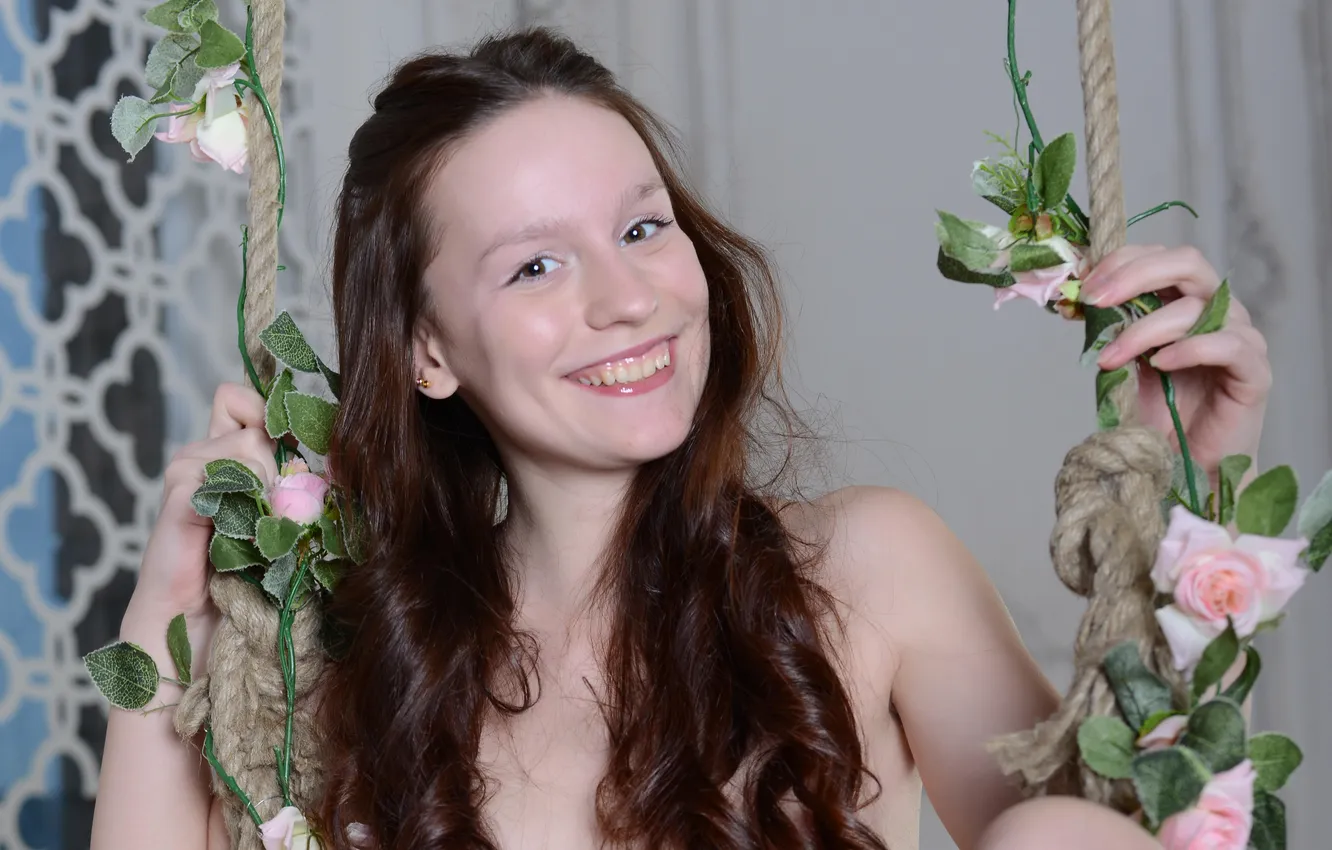 Фото обои girl, sexy, long hair, smile, flowers, beautiful, pretty, lips