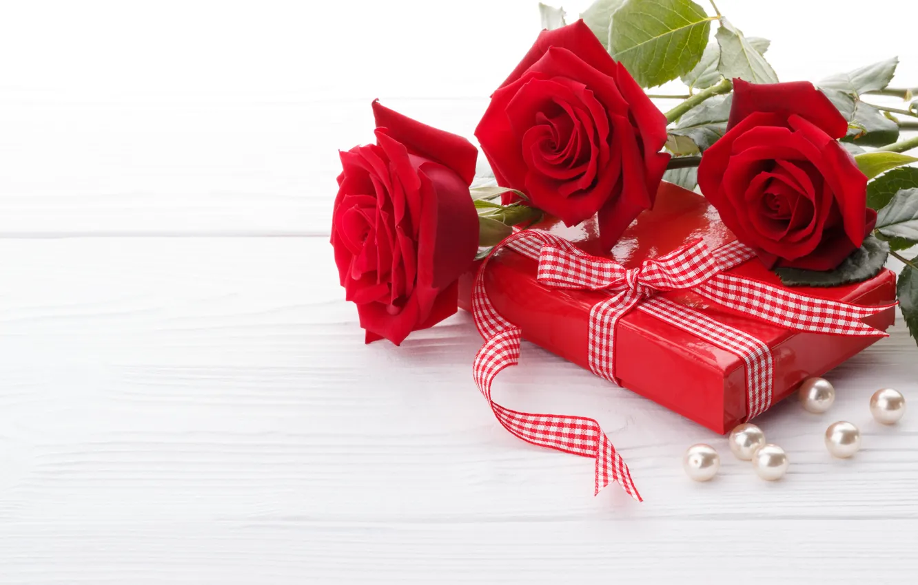 Фото обои подарок, розы, букет, красные, бусины