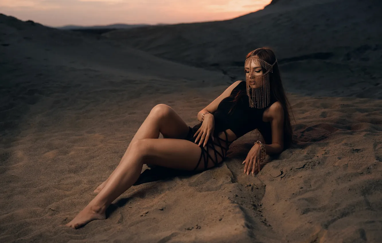 Фото обои legs, desert, barefoot, model, women, brunette, jewelry, veils