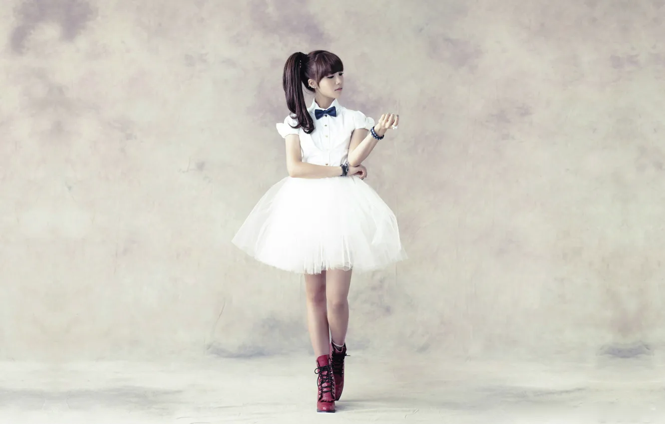 Фото обои азиатка, серый фон, белое платье, Южная Корея, Kpop, A PINK