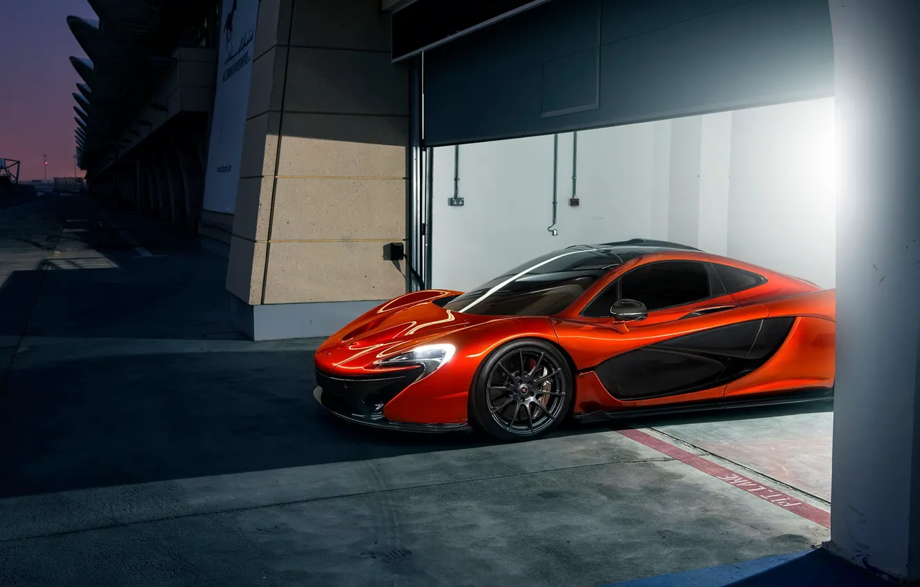 Фото обои McLaren, Orange, Race, Front, Beauty, Supercar, Track, Ligth