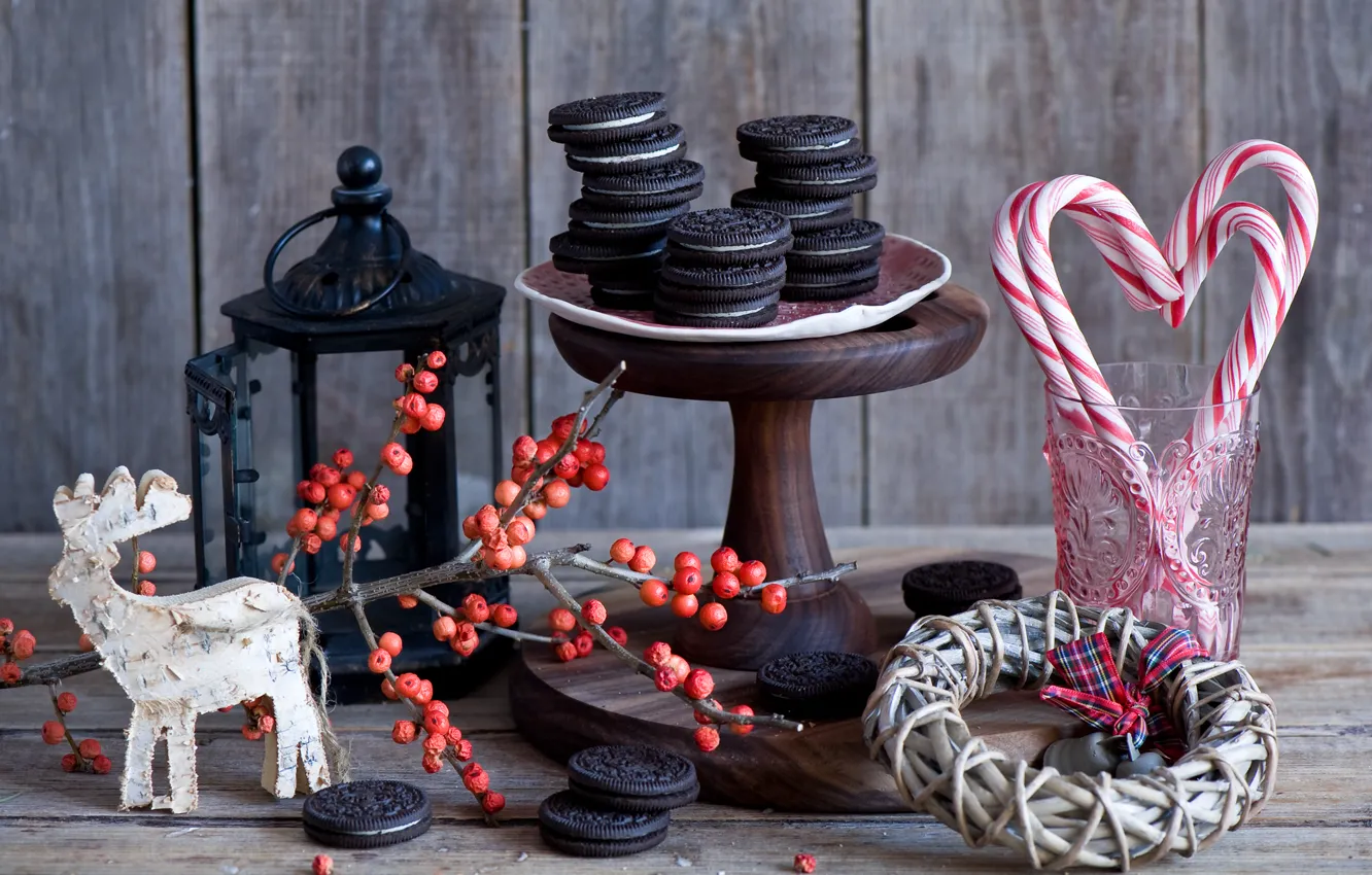 Фото обои зима, ягоды, ветка, Новый Год, печенье, Рождество, конфеты, леденцы
