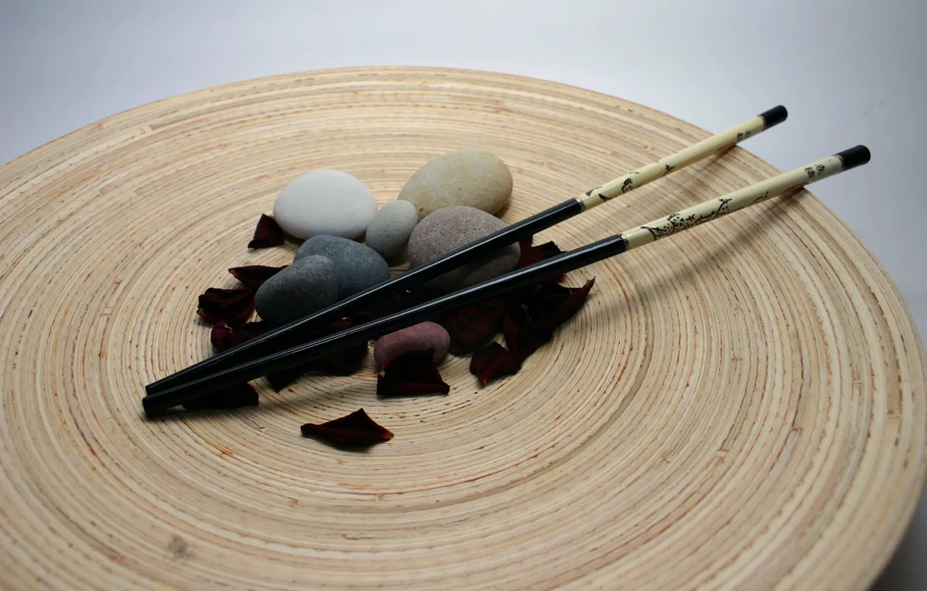 Фото обои галька, палочки, лепестки, Япония, искусство