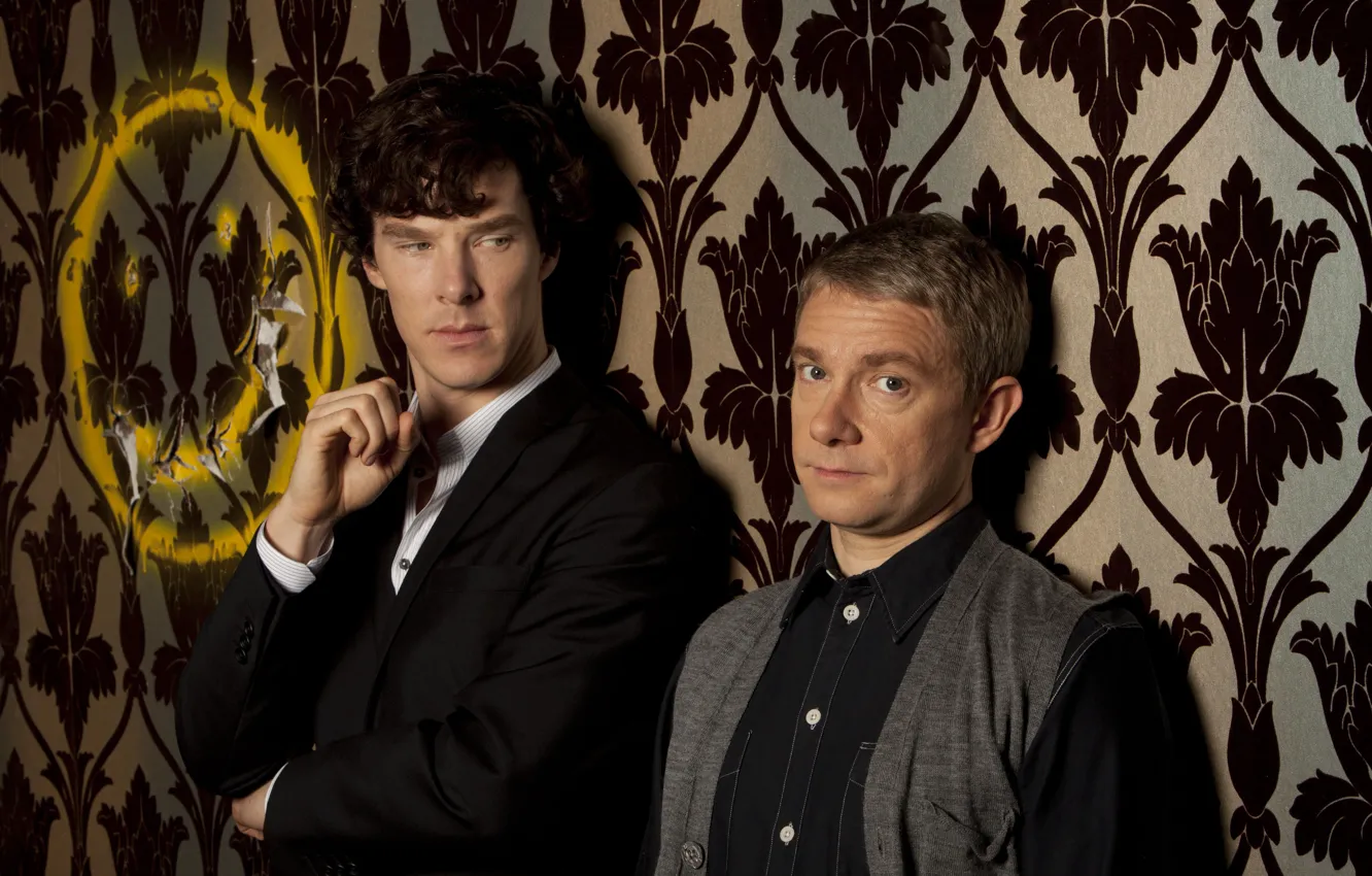 Фото обои фон, двое, Шерлок Холмс, смайлик, Мартин Фримен, Бенедикт Камбербэтч, Sherlock, Sherlock BBC