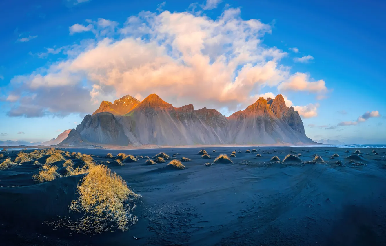 Фото обои пляж, горы, побережье, Лето, Исландия, Coast, Beach, солнечный свет