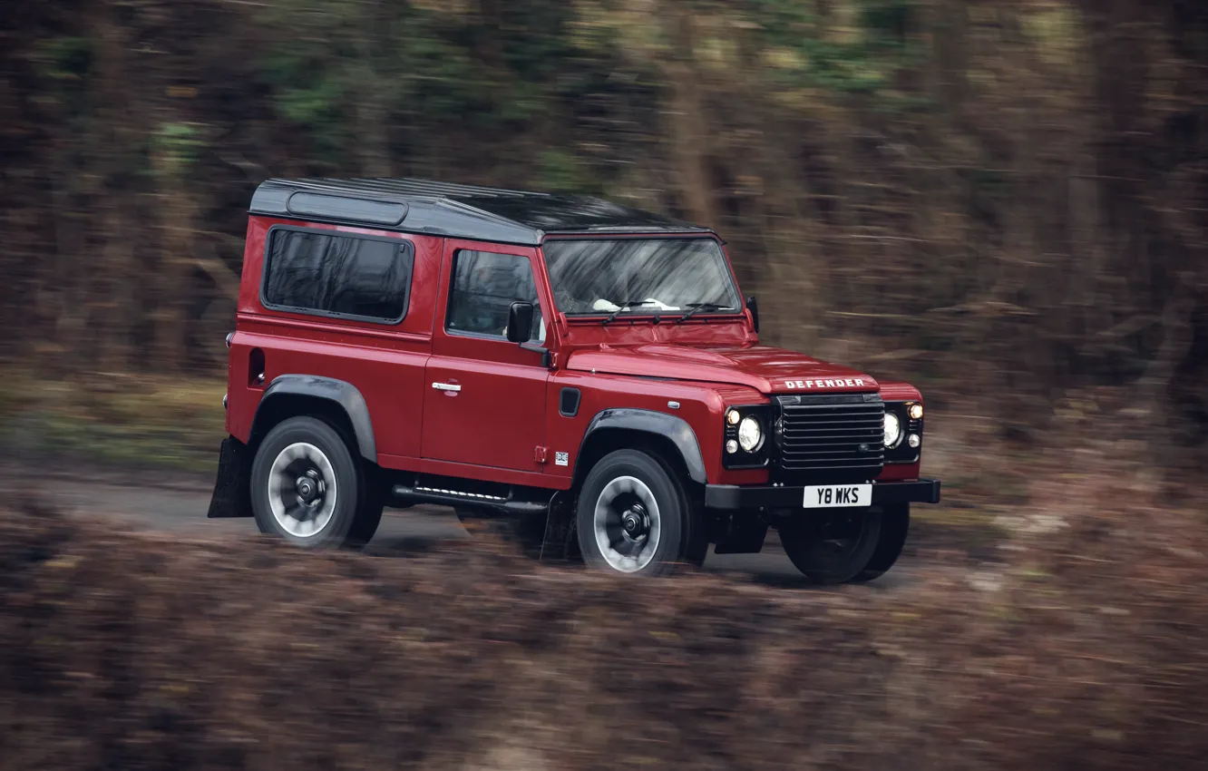 Фото обои красный, движение, растительность, внедорожник, Land Rover, 2018, Defender, V8