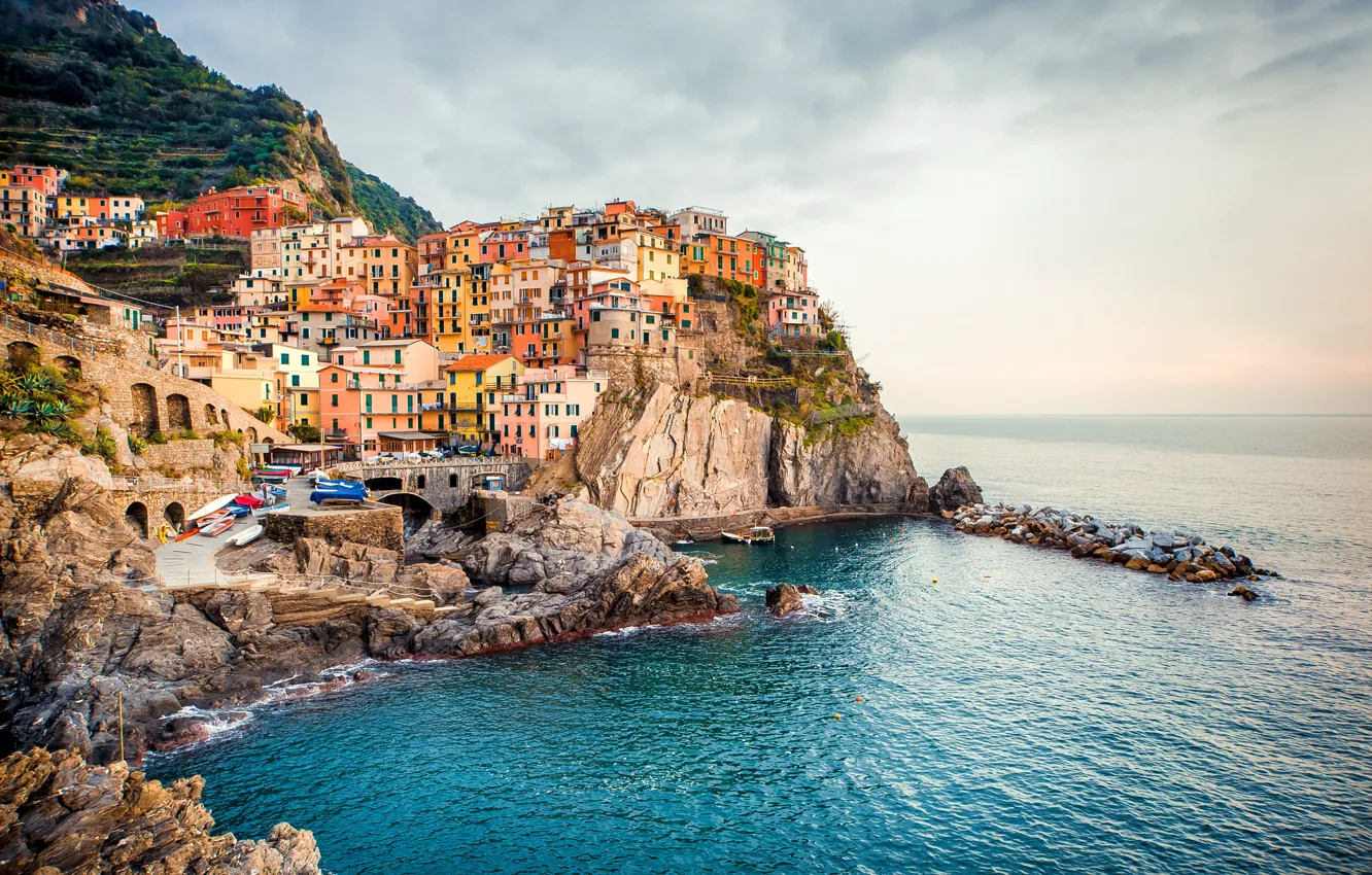 Фото обои пейзаж, город, камни, скалы, берег, здания, дома, Италия