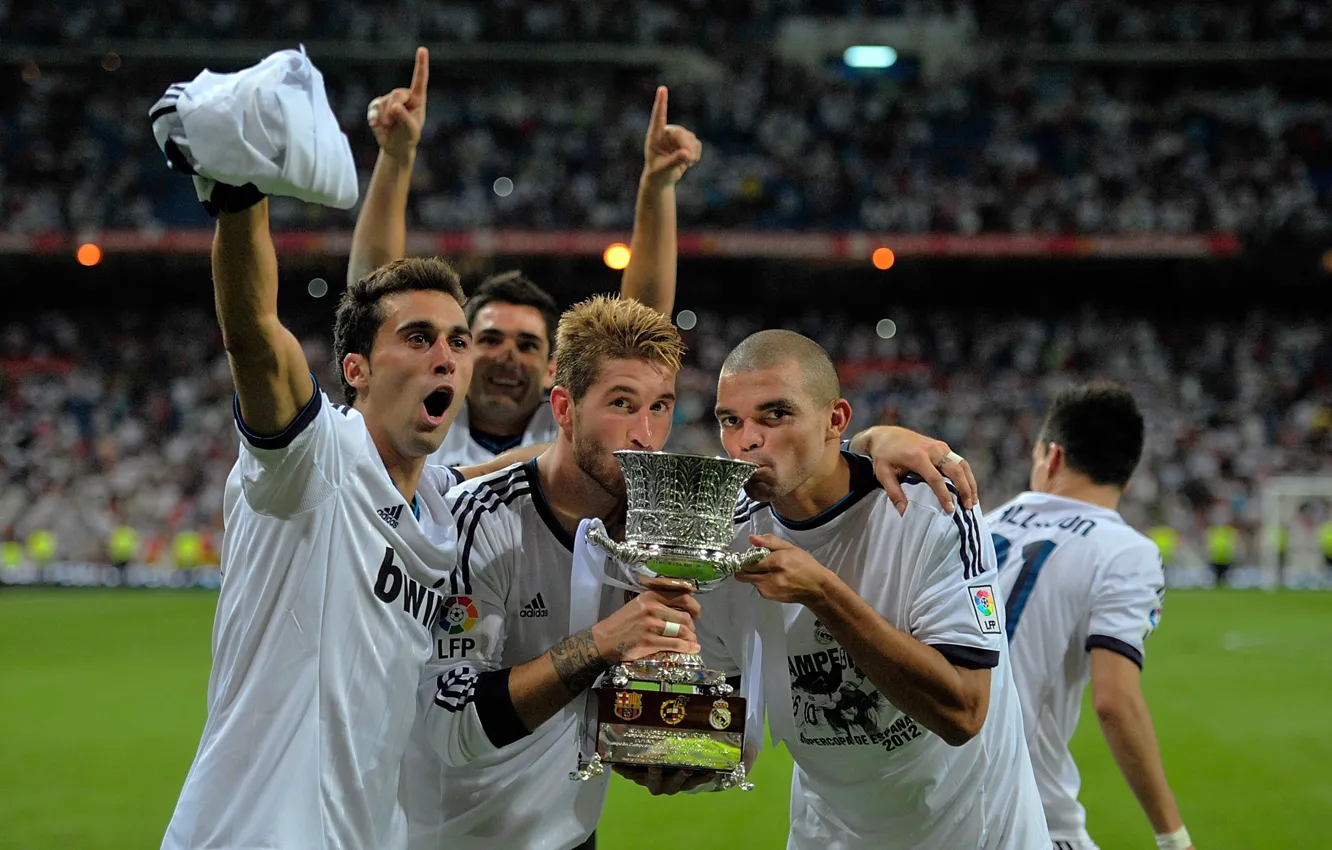 Фото обои 2012, football, Real Madrid, Pepe, Super Copa, A.Arbeloa, S.Ramos, Adan
