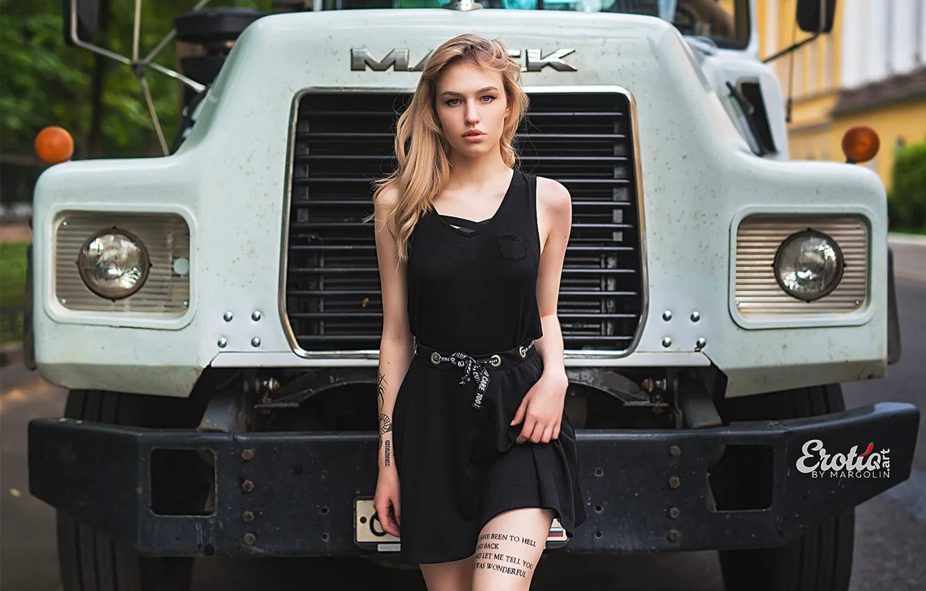 Фото обои girl, dress, legs, photo, photographer, blue eyes, model, truck