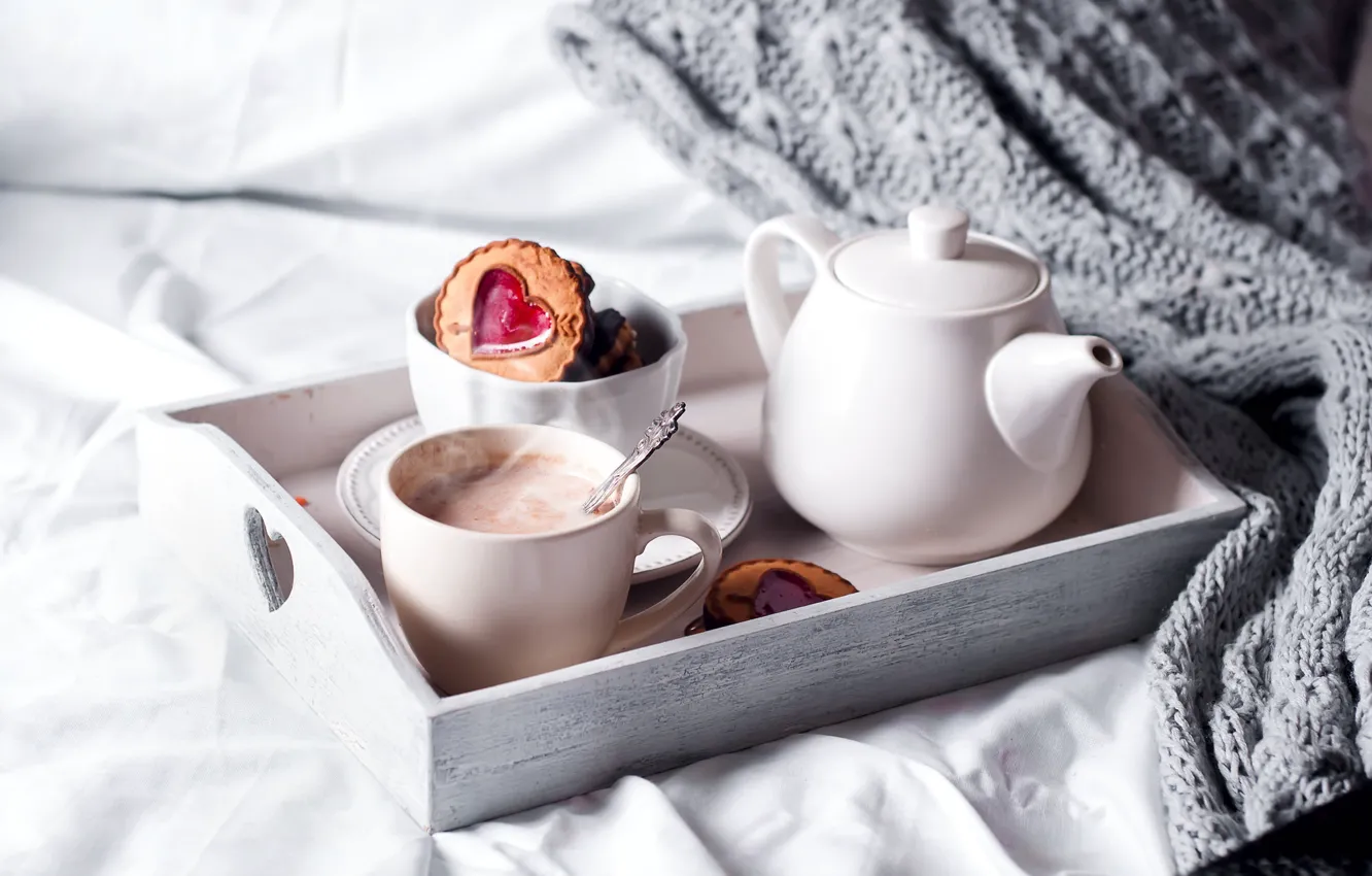 Фото обои чай, печенье, постель, заварник