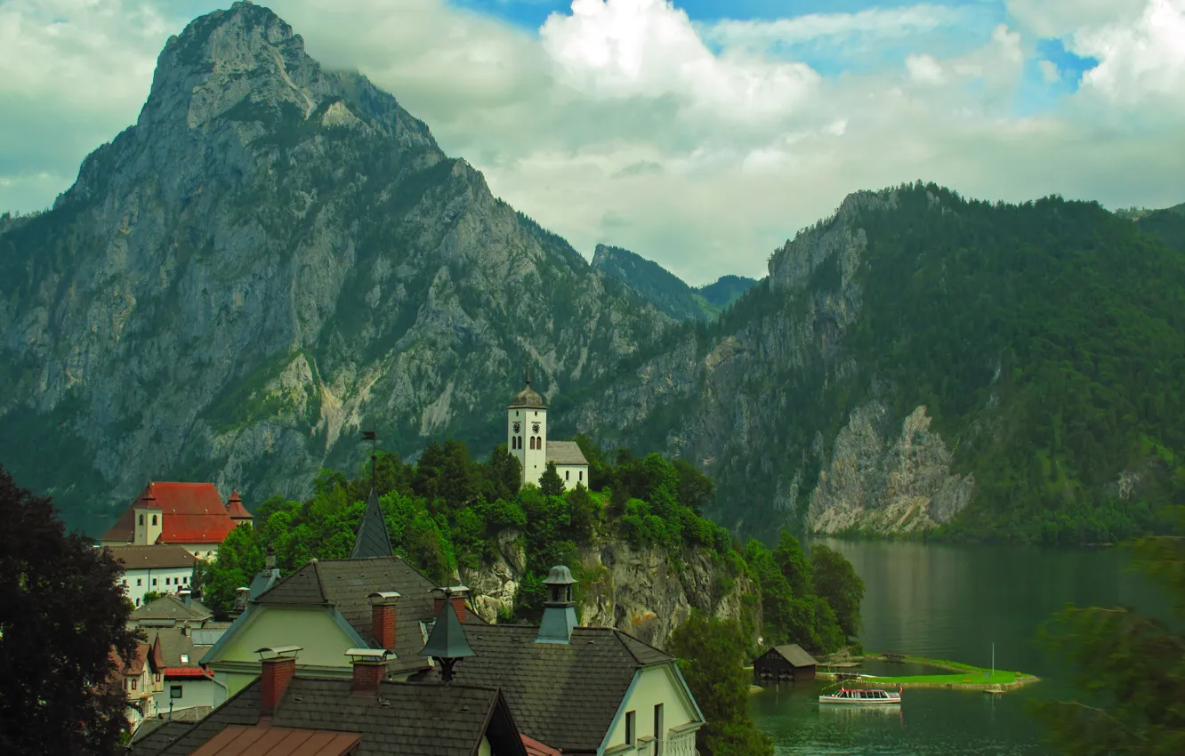 Фото обои деревья, горы, озеро, скалы, дома, Австрия, часовня, Traunkirchen