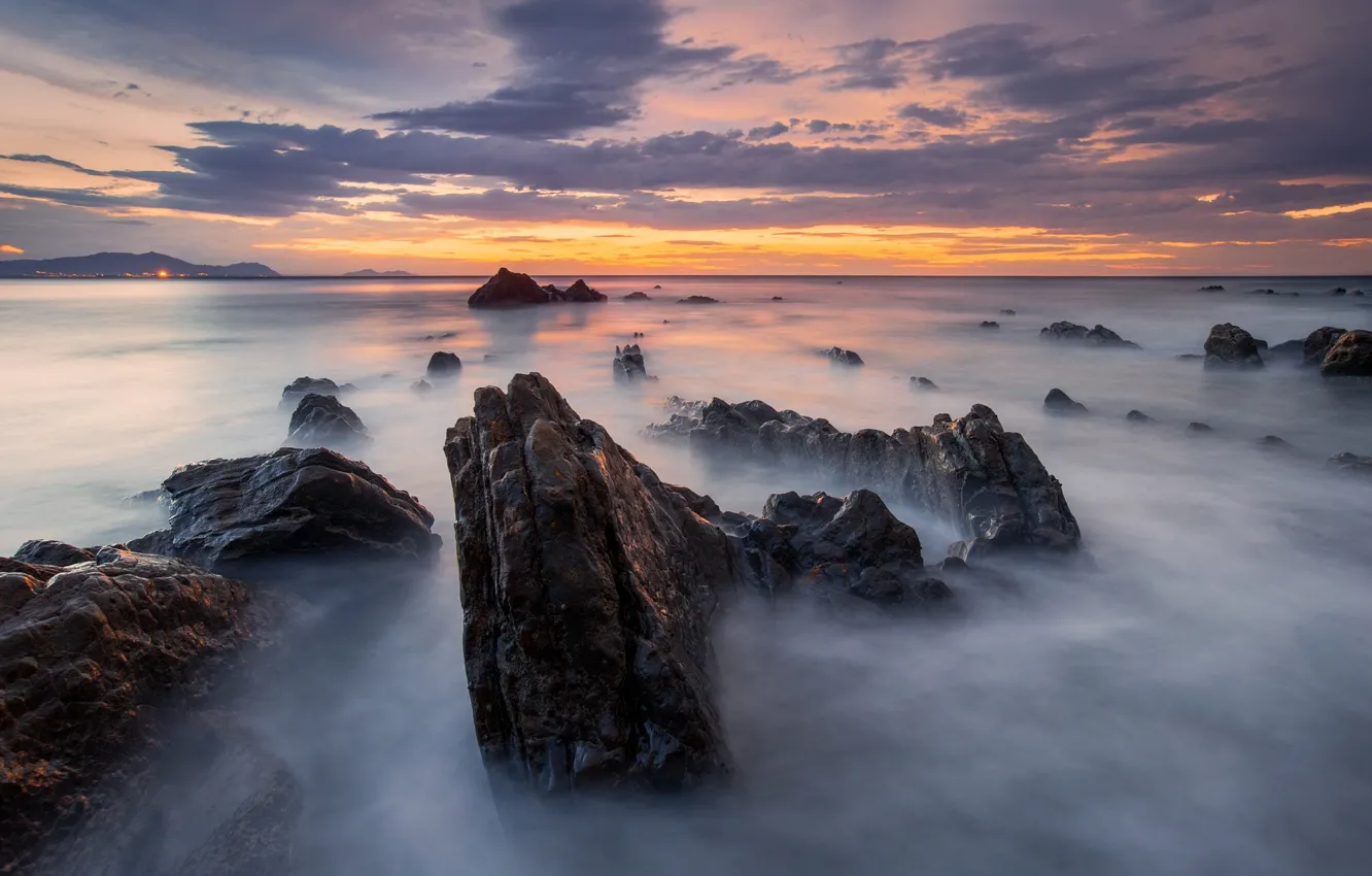 Фото обои пляж, небо, облака, камни, скалы, выдержка, Испания, Баррика