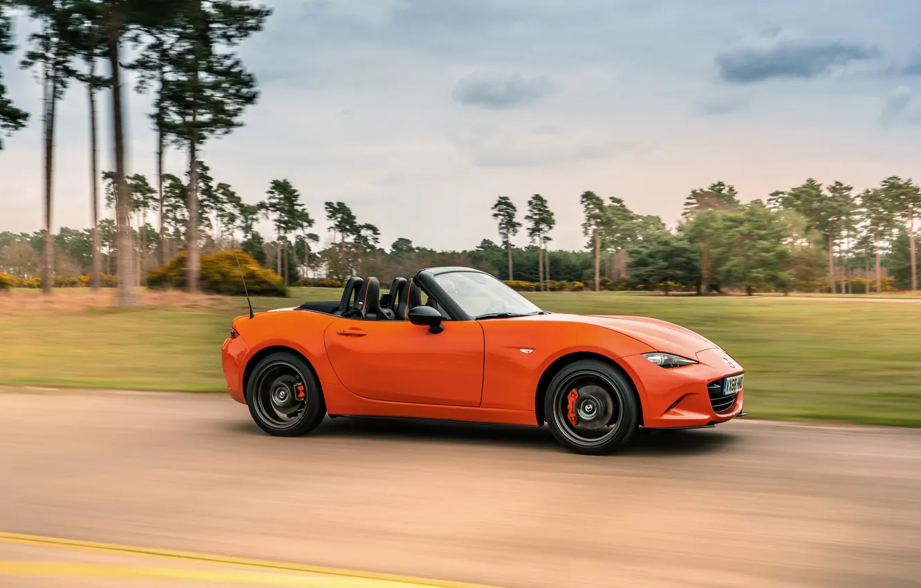 Фото обои оранжевый, движение, Mazda, родстер, вид сбоку, MX-5, 30th Anniversary Edition, 2019