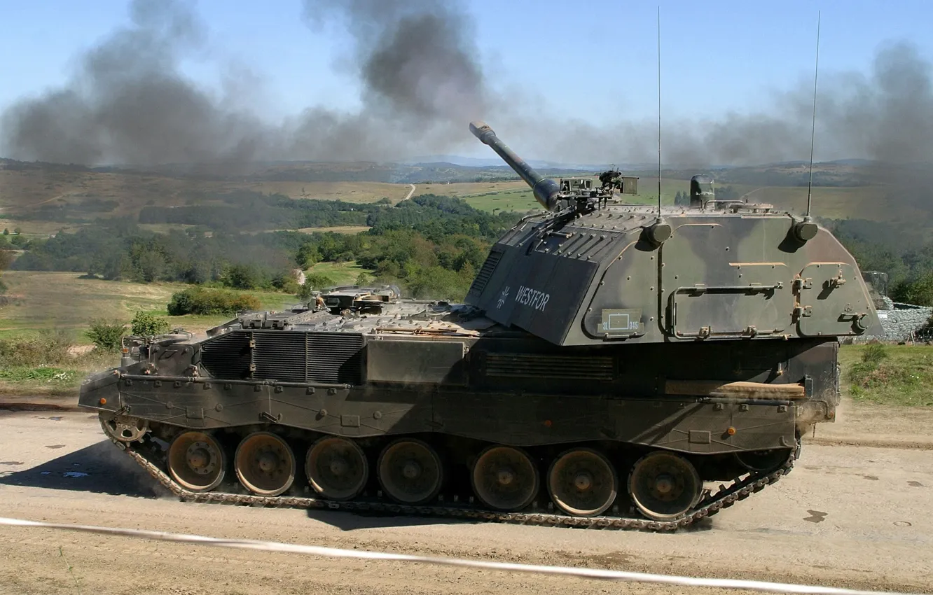 Фото обои установка, обстрел, самоходная, артиллерийская, PzH 2000, Panzerhaubitze 2000, гаубица, бронированная