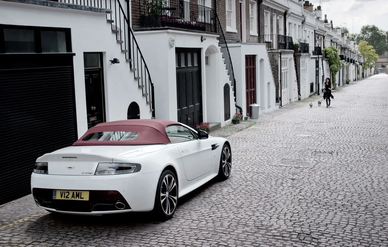 Фото обои Aston Martin, Белый, Машина, Улица, Кабриолет, Брусчатка, V12, Antage