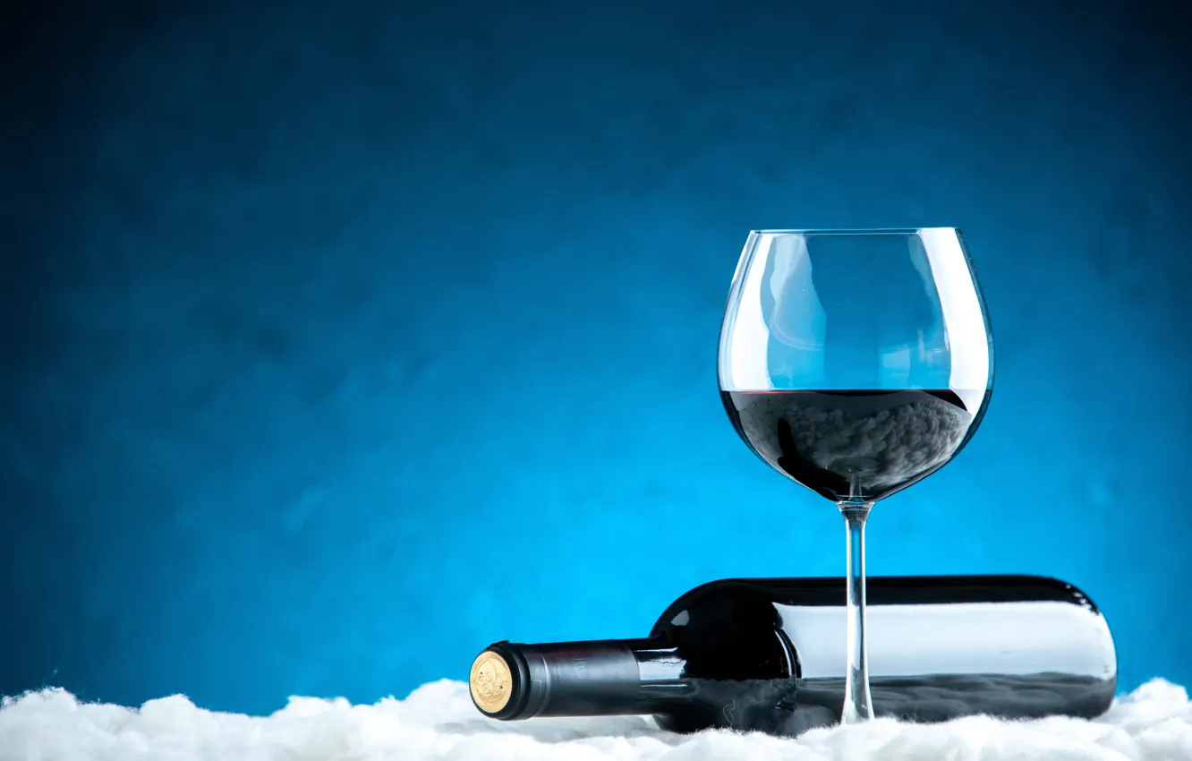 Вино фон. Мужской фон для бокала. Вино на голубом фоне картинки красивые. Обои винодельня.
