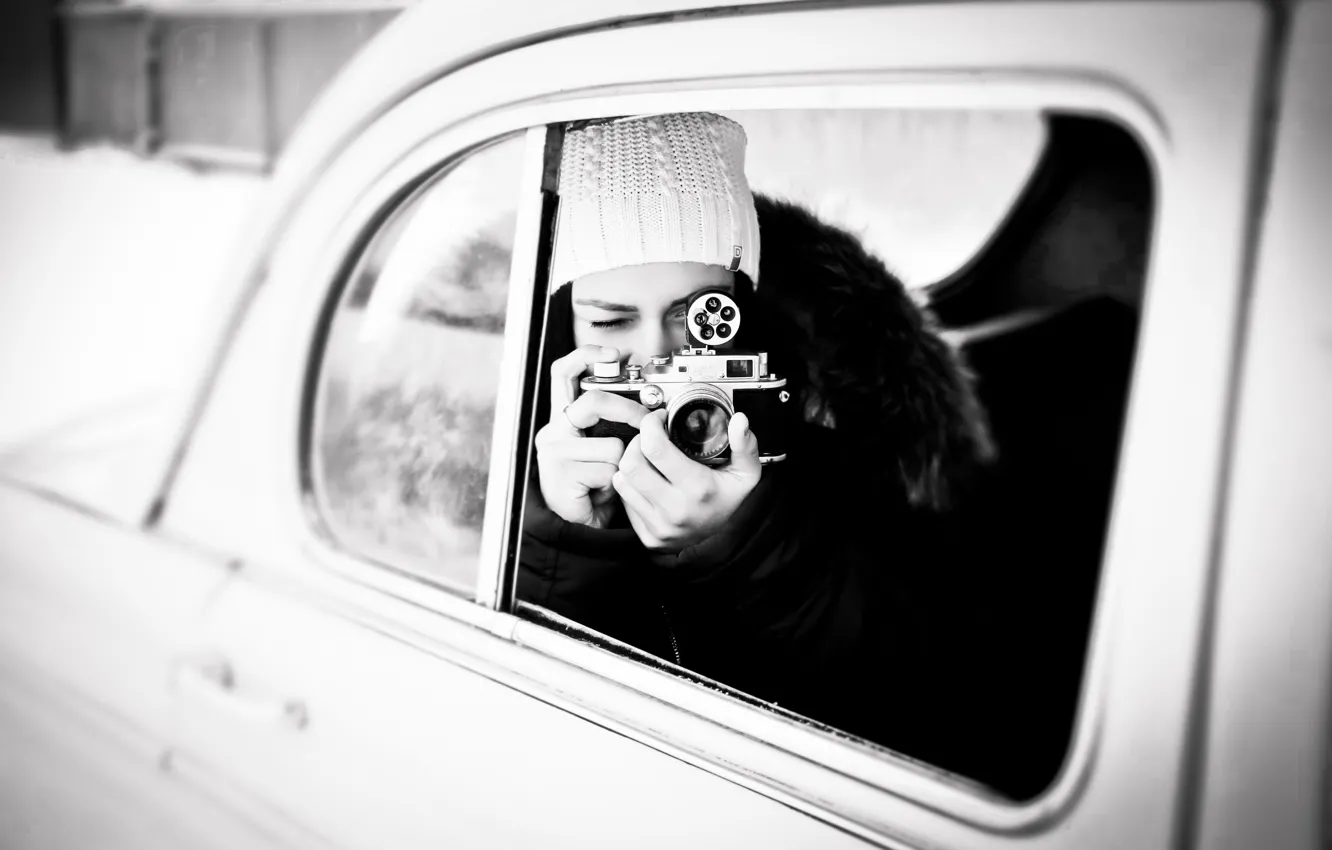 Фото обои black & white, черно - белое, Девушка с фотоаппаратом, Girl with a camera