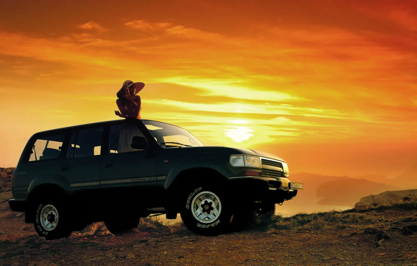 Фото обои девушка, закат, фон, джип, внедорожник, Toyota, передок, Тойота