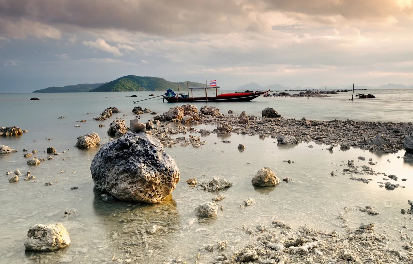 Фото обои камни, лодка, остров, залив