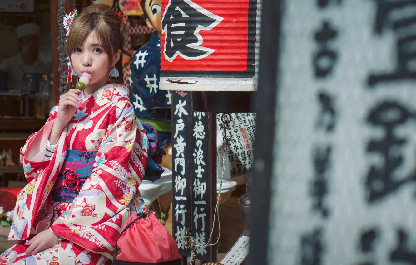 Фото обои взгляд, девушка, стиль, японка, иероглифы, кимоно, азиатка, ханами данго