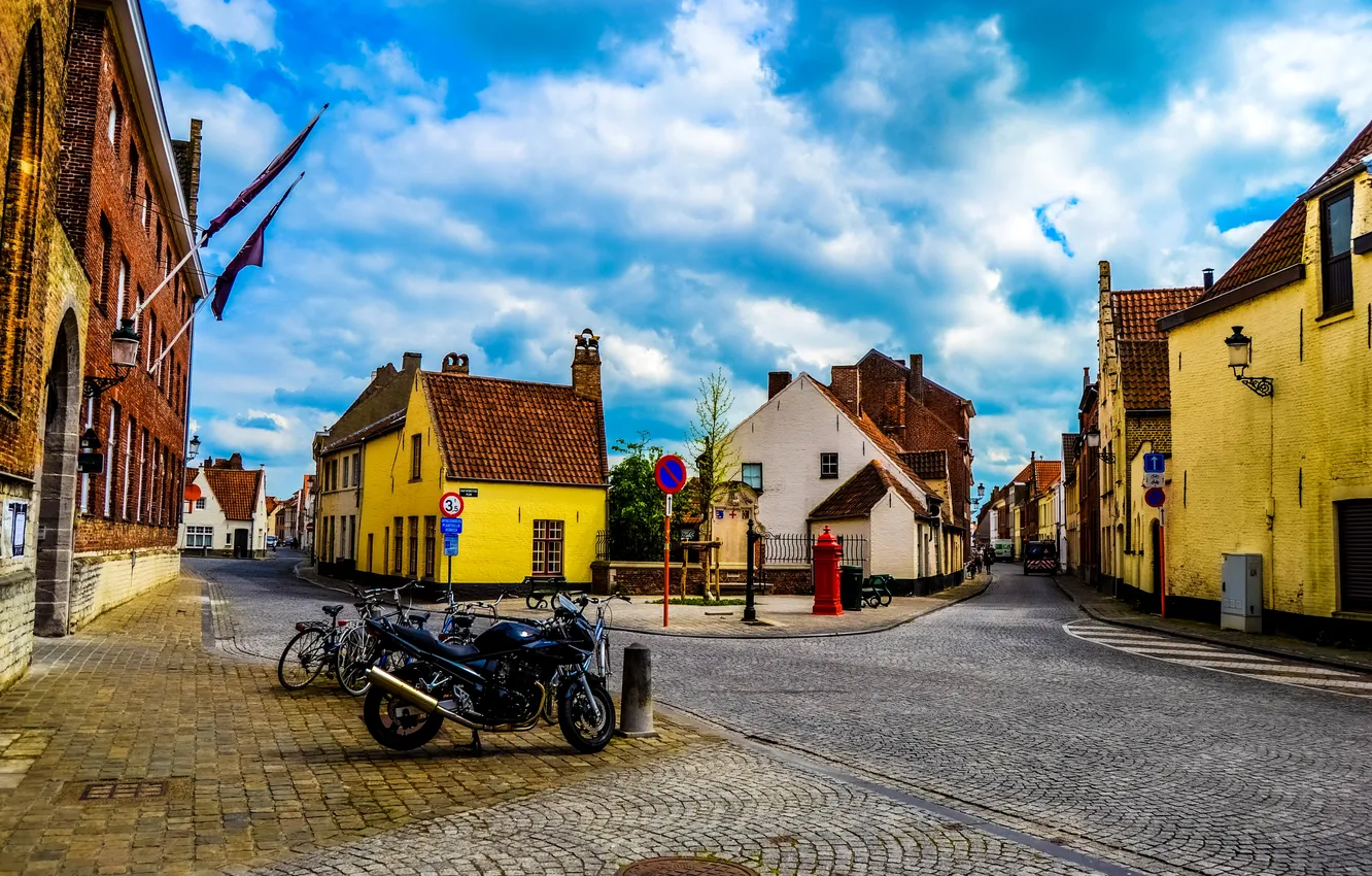 Фото обои дорога, дома, Бельгия, переулки, мотоцыкл, велосипеды, улочки, Bruges