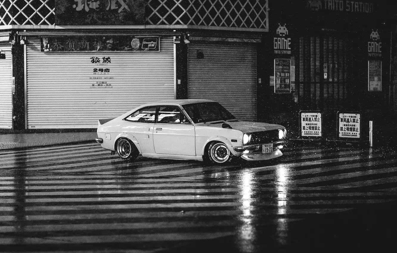 Фото обои машина, фото, дождь, черно-белое, rain, datsun, датсун