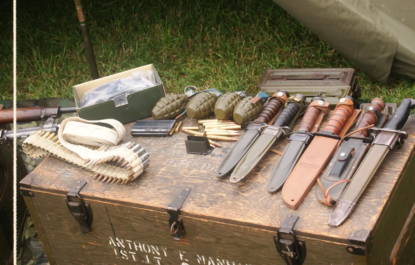 Фото обои ножи, патроны, гранаты, амуниция