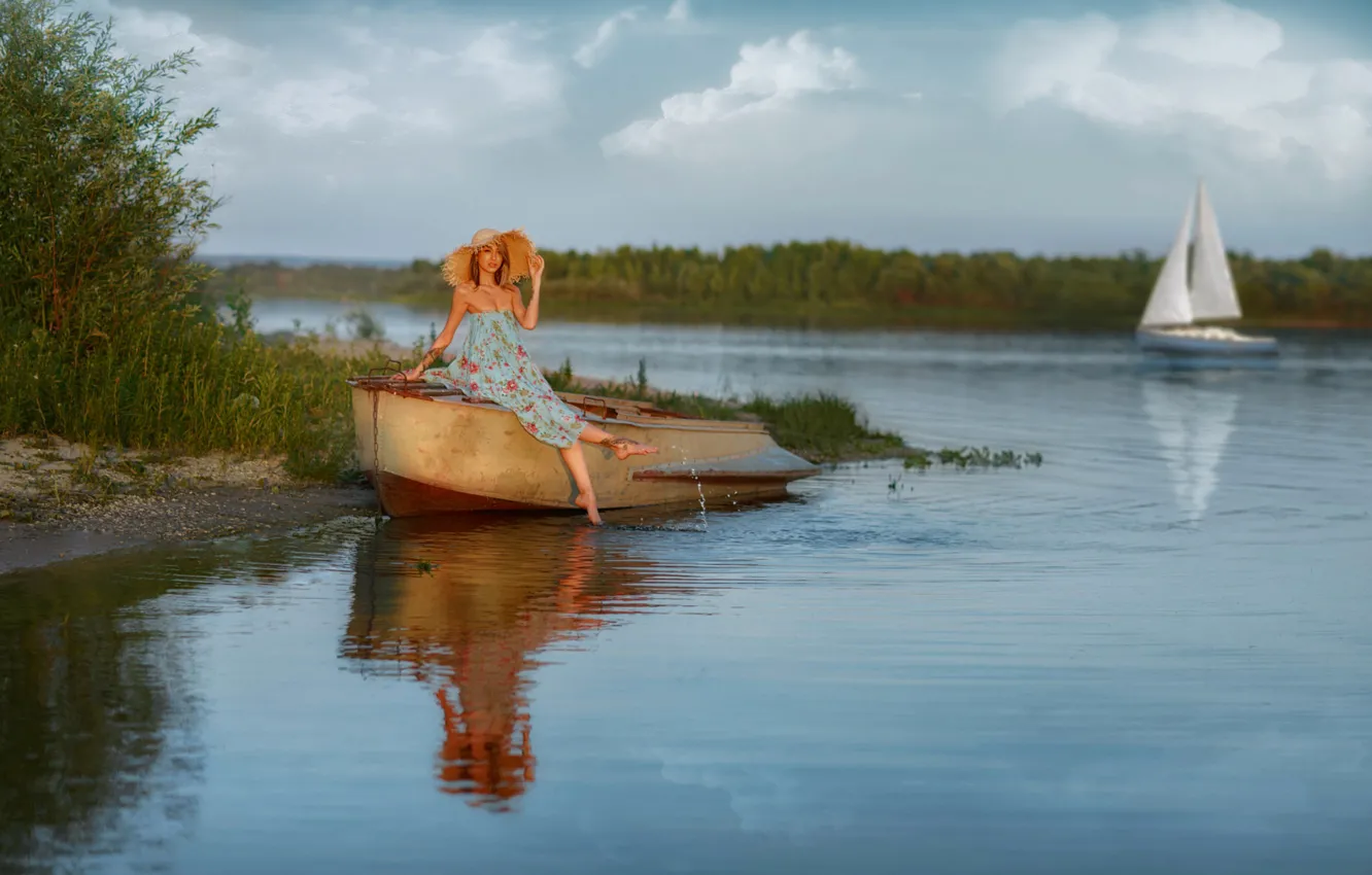 Фото обои лето, девушка, поза, река, лодка, шляпа, Кристина, Andrey Metelkov