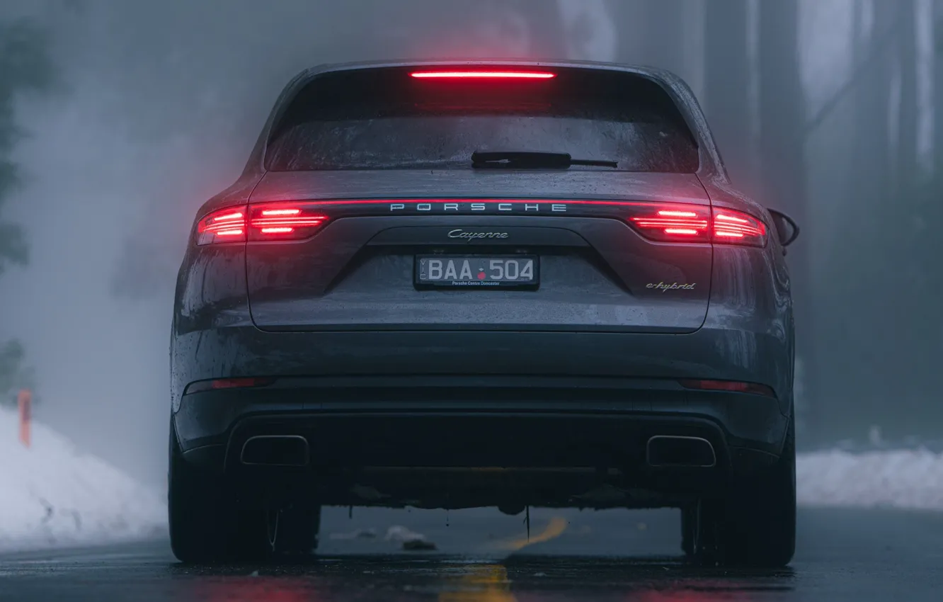 Фото обои задок, зима, дорога, Porsche, Cayenne, E-Hybrid