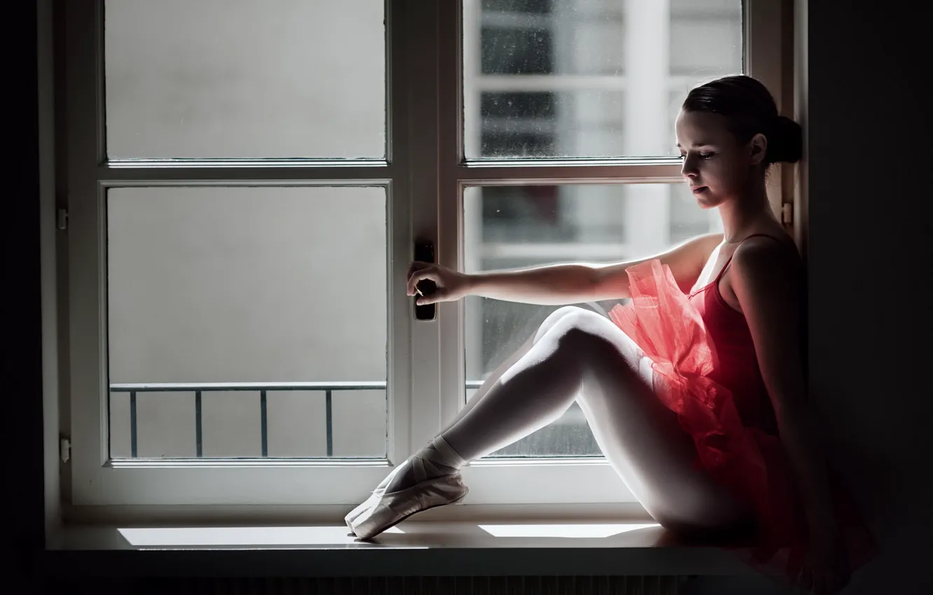 Фото обои окно, балерина, Model, Tiffany Vigne-Massot