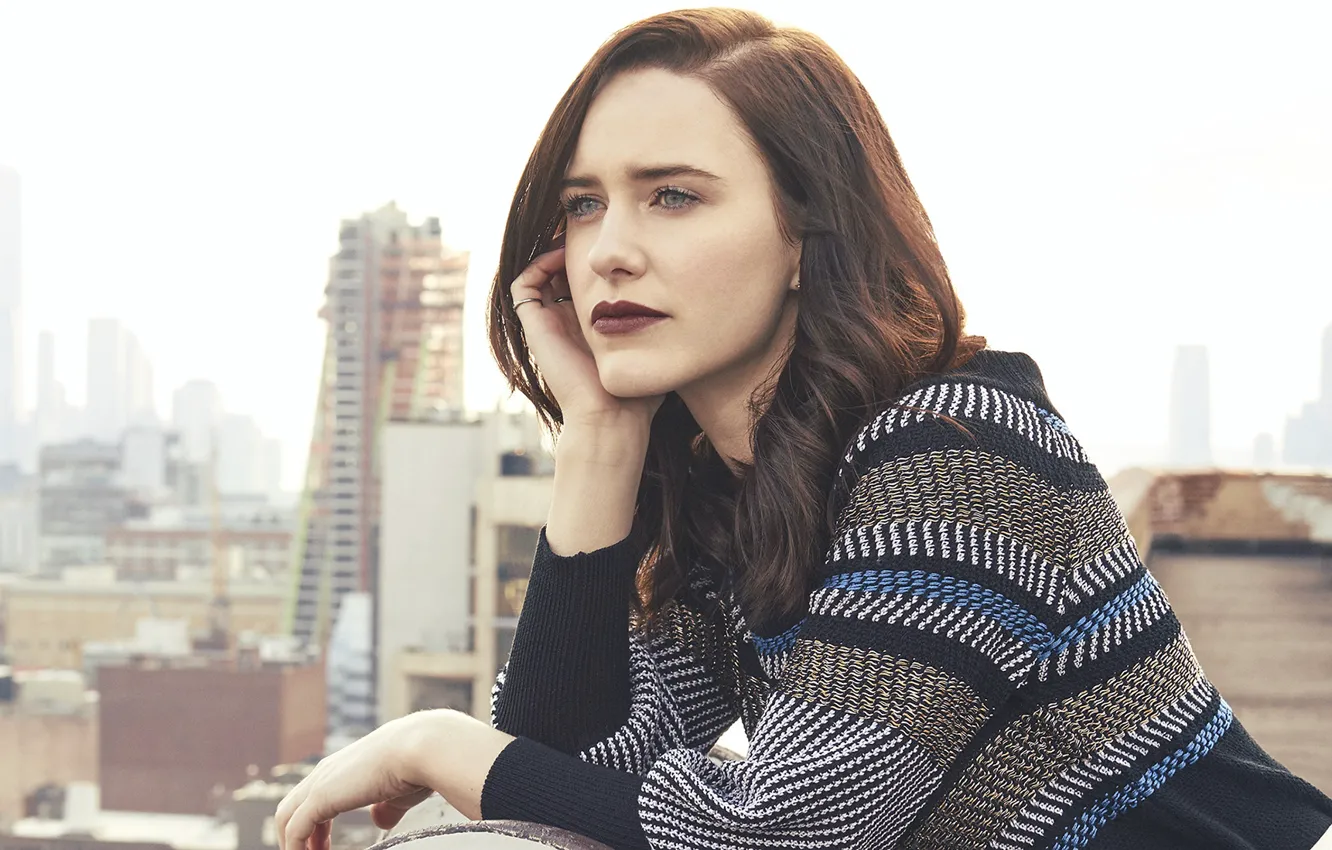 Фото обои взгляд, лицо, крыша, город, девушка, Rachel Brosnahan