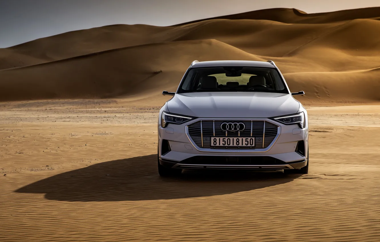Фото обои белый, Audi, пустыня, вид спереди, E-Tron, 2019