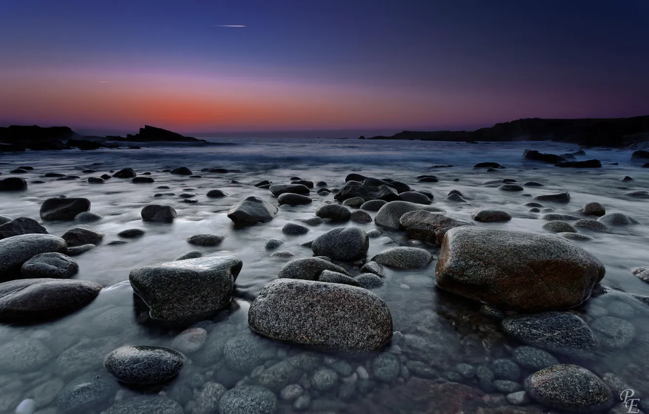 Фото обои море, камни, рассвет, берег, сумерки