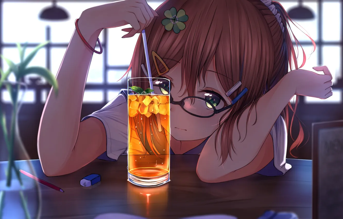 Фото обои девушка, стакан, лёд, кафе, трубочка, напиток, лимонад