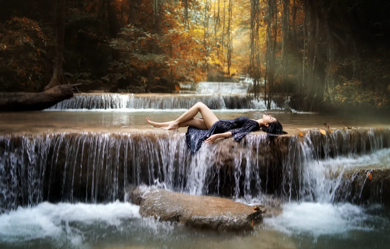 Фото обои девушка, река, водопад