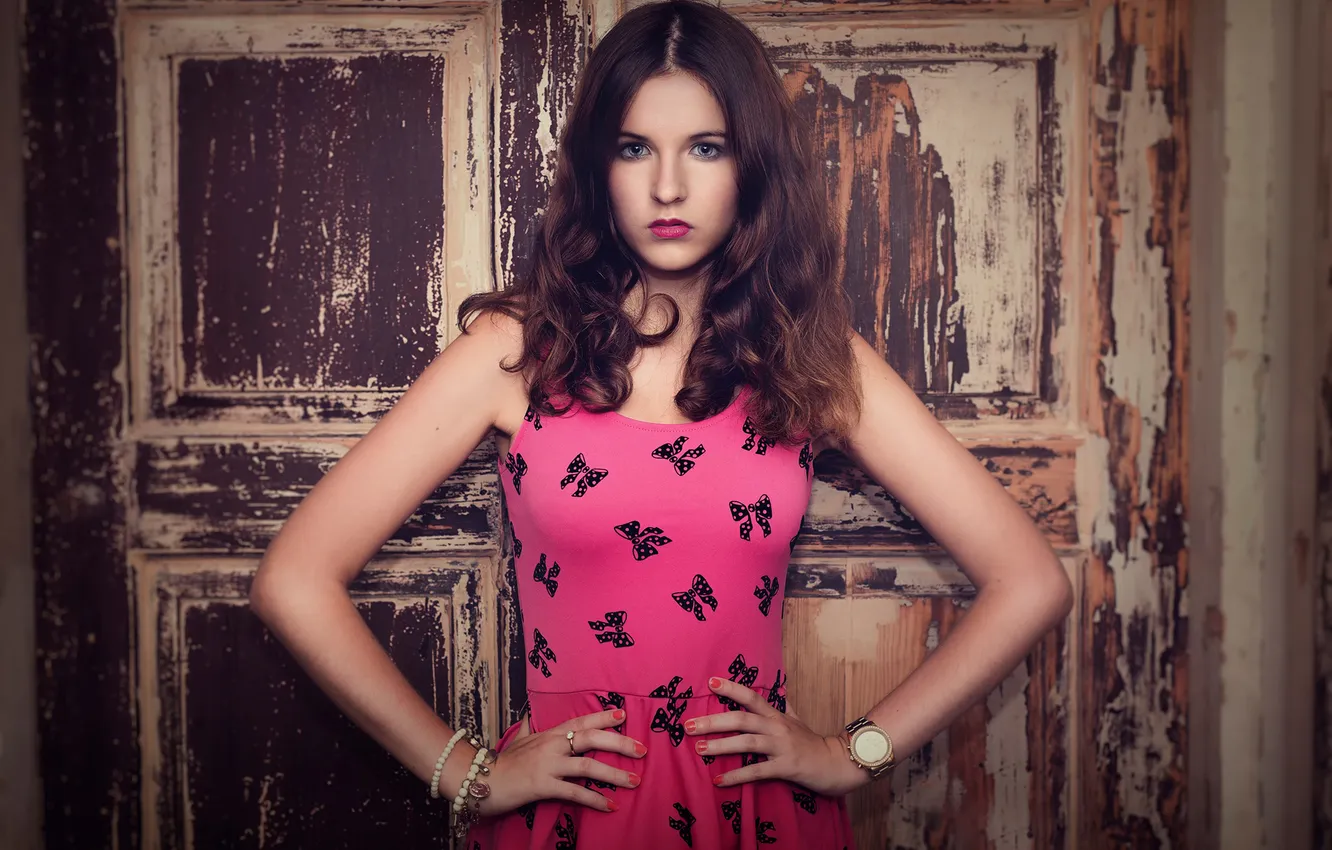 Фото обои взгляд, портрет, платье, дверь