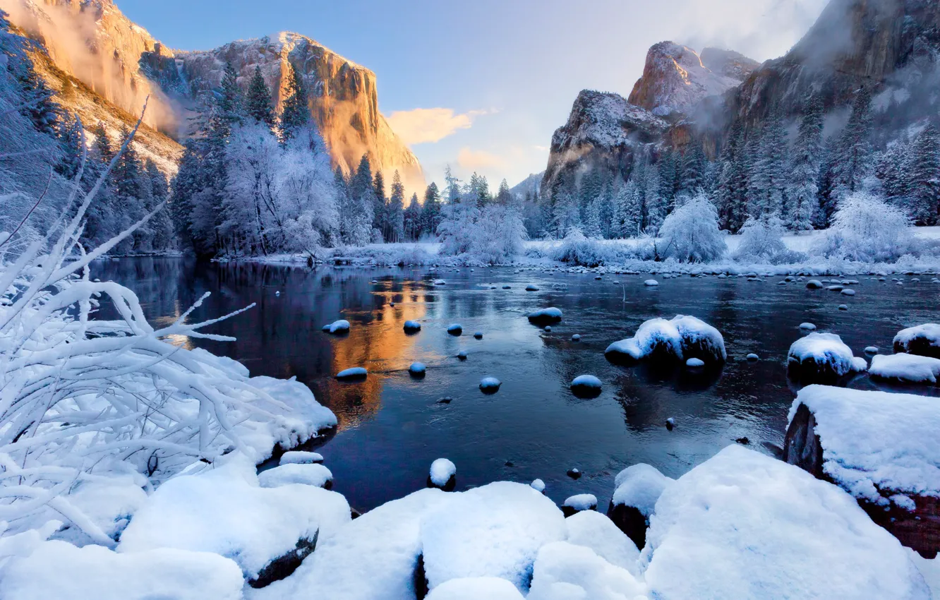Фото обои зима, лес, снег, закат, горы, туман, река, лёд