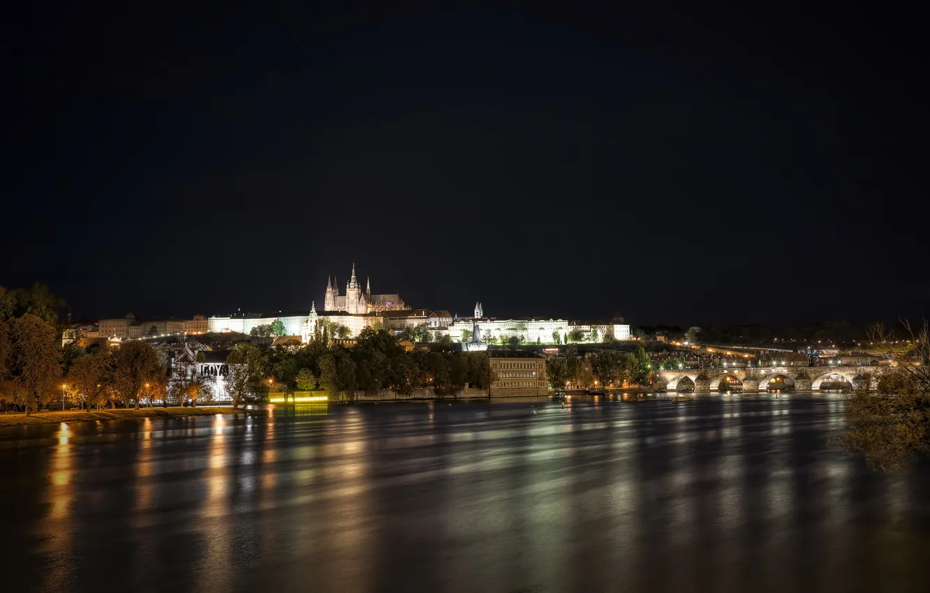 Фото обои деревья, ночь, река, дома, Прага, Чехия, архитектура, Prague