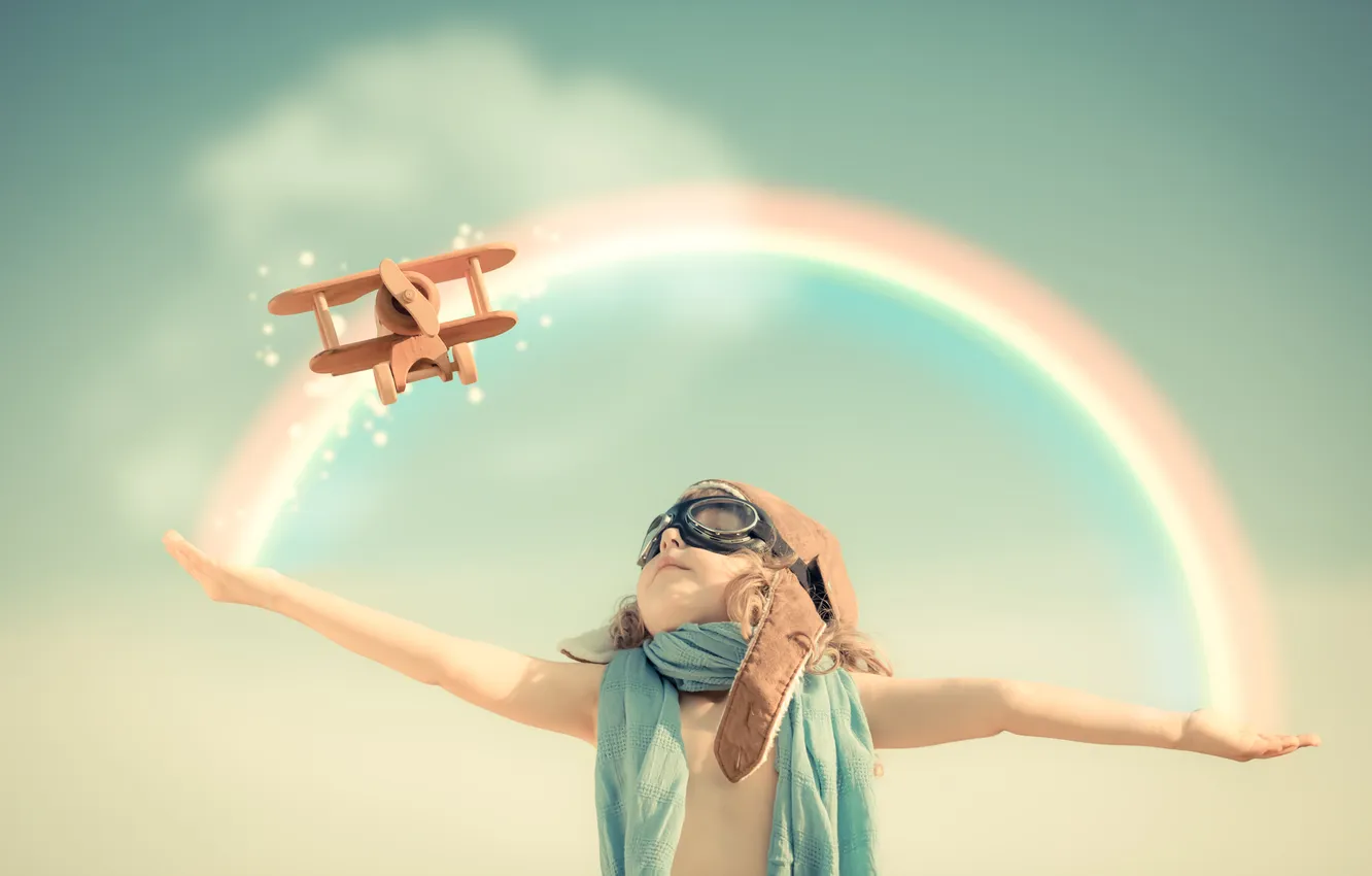 Фото обои небо, игрушка, игра, радуга, самолёт, ребёнок, лётчик