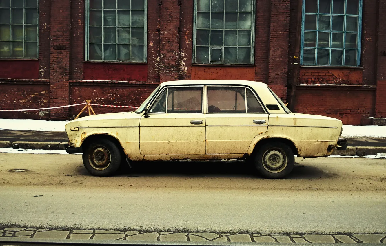 Фото обои car, машина, здание, europe, retro, winter, old, street